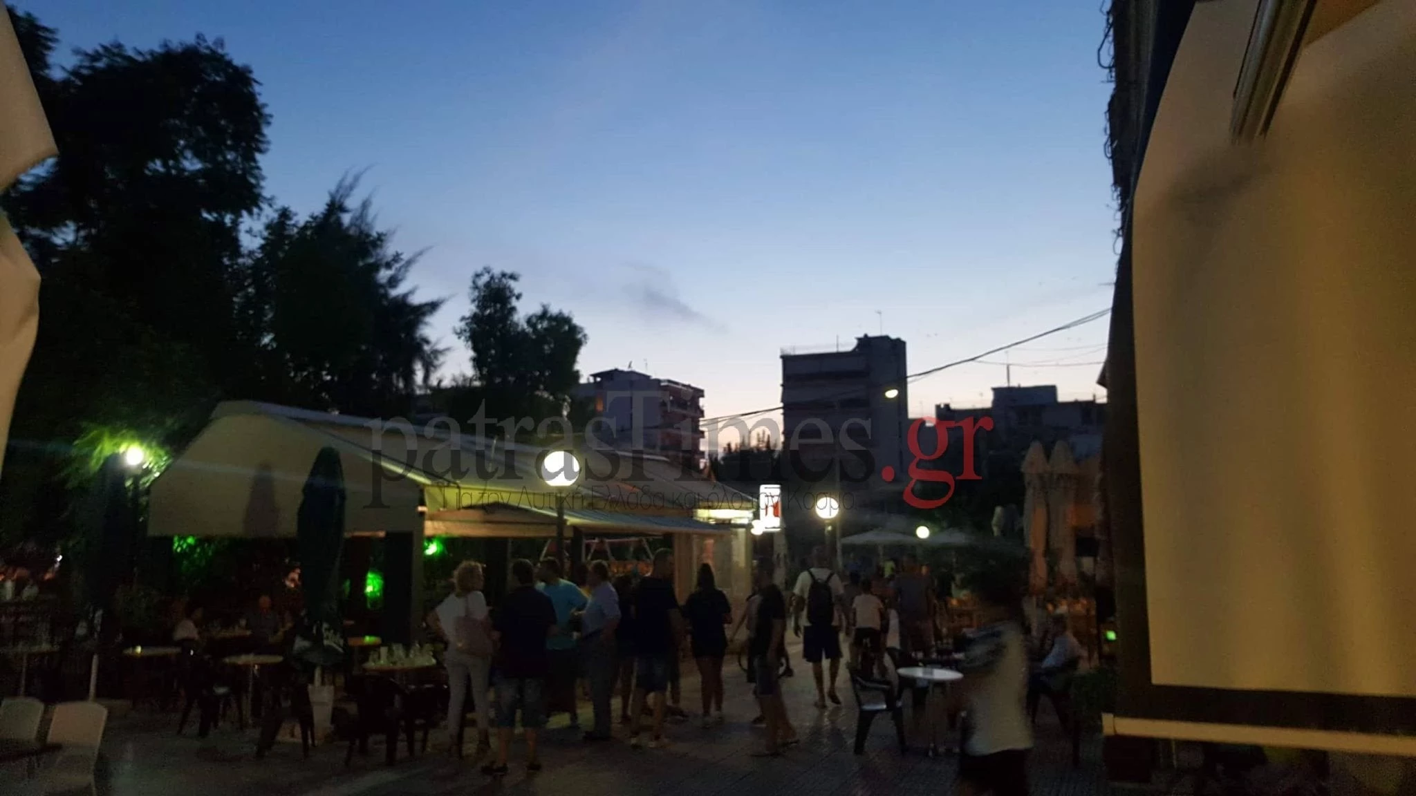 Άγριο ξύλο σε πλατεία της Πάτρας! (βίντεο)